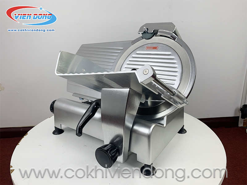 Máy thái thịt sống và chín